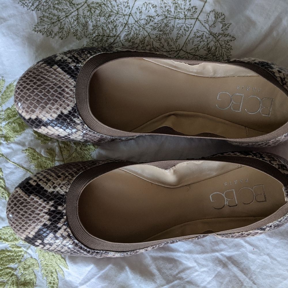 BCBG flats